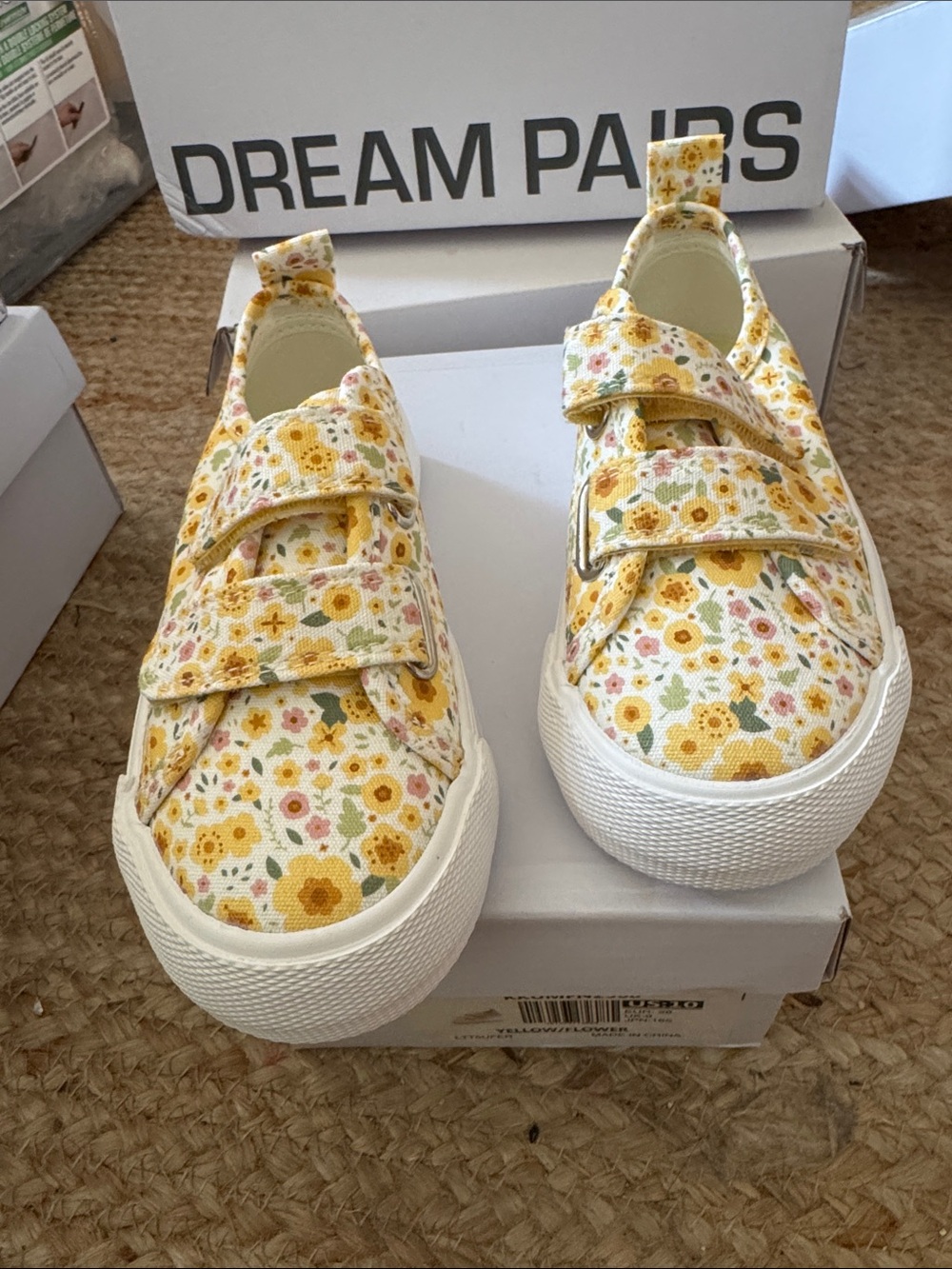 Dream Pairs Kids Yellow Floral Hook-and-Loop Sneakers
